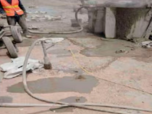 饶河水泥混凝土路面板底注浆技术 路面脱空注浆整治方案